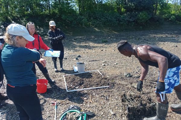 Volunteers at citizen science event at Hammersmith, April 2025